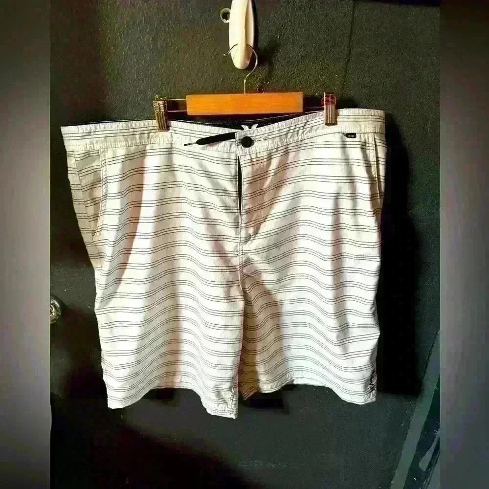 Men’s Hurley White with Black stripes Board Shorts XXL